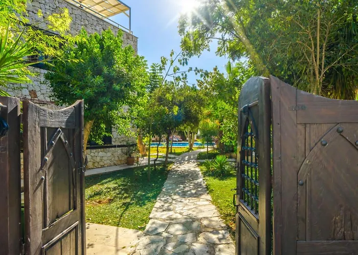 Villa With Garden Shared Pool - 4 Min From Beach
